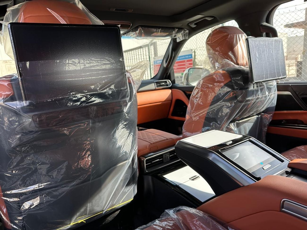 لكزس LX 600 2026 Lexus LX600 VIP (4-Seater) 3.5L V6 Twin-Turbo Petrol A/T 4WD Export Only