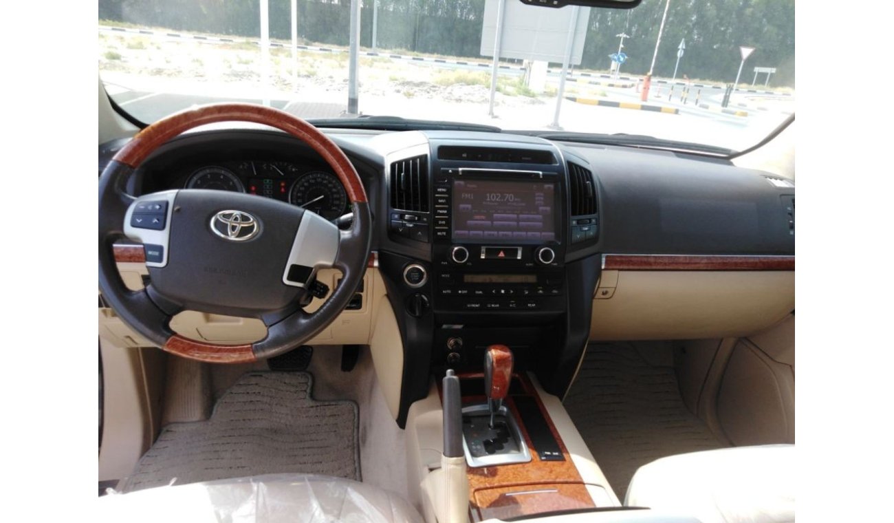 Toyota Land Cruiser Toyota landcruser 2015,,,, Gcc,,,,,, free accedant,،،،،،،، V8 ,,,, for sale