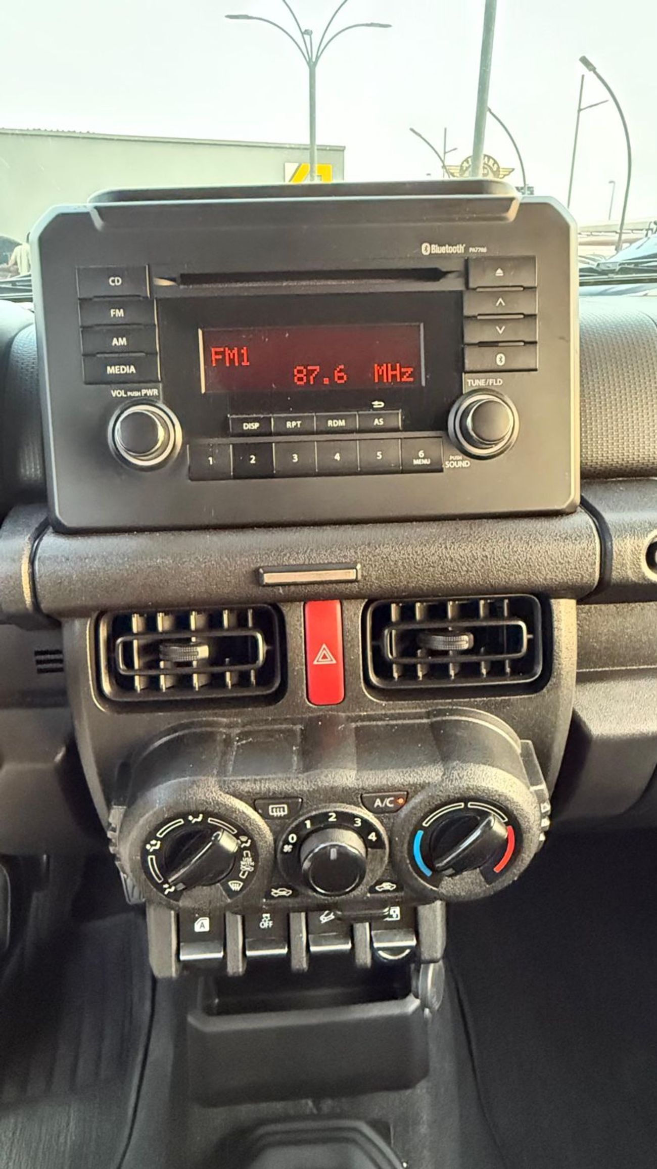 سوزوكي جيمني 1.5L GL (M/T)