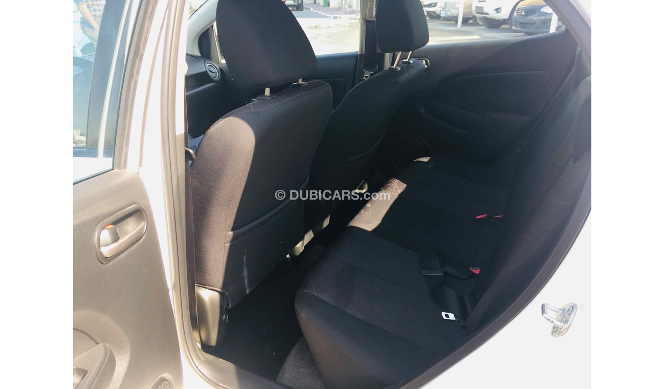 مازدا 2 سياره نظيفه جدا بدون حوادث بحاله ممتاده