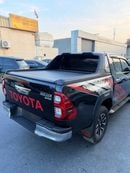 تويوتا هيلوكس أدفنتشر محرك SR5 V4 سعة 2.7 لتر بتصميم مُحسّن مستوحى من طراز Adventure 2025، مع خيارات كاملة من حيث الشكل ال