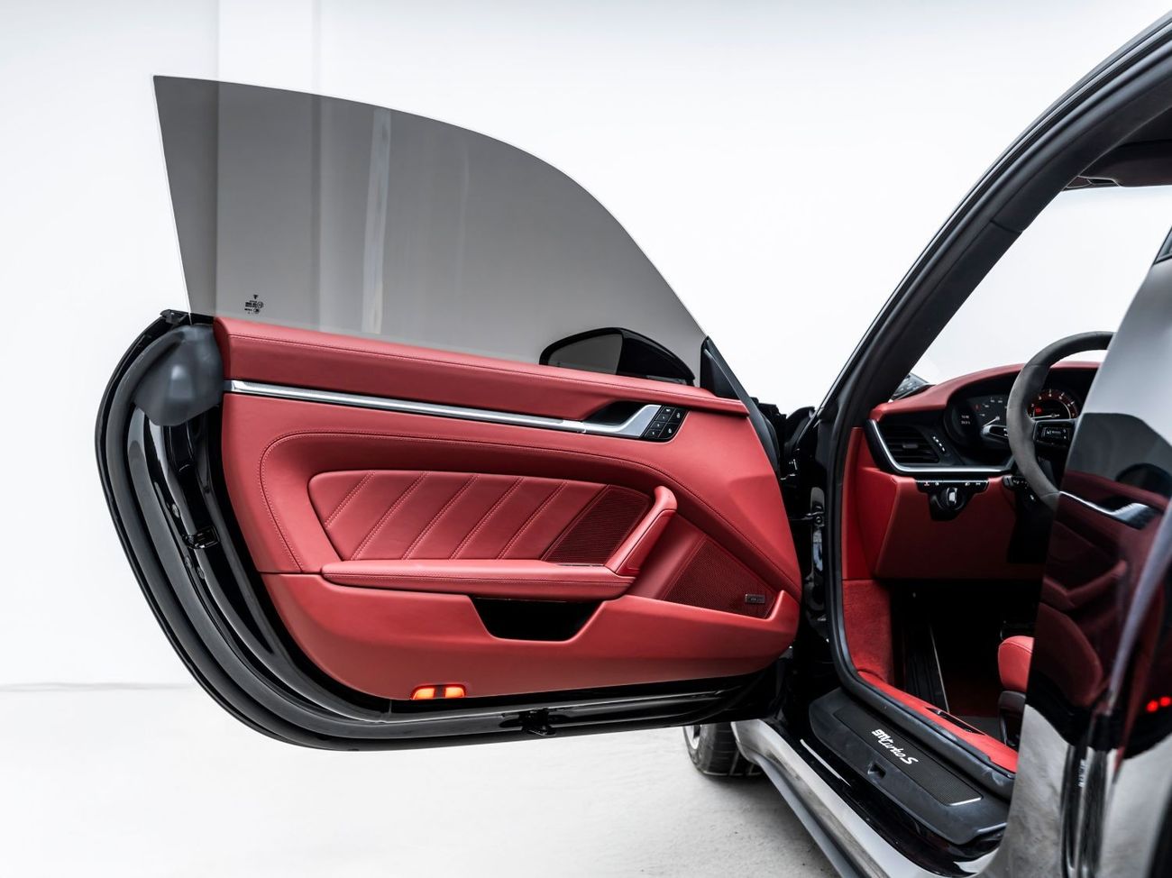 Porsche 911 Turbo S 3.8L (640 HP) Coupe