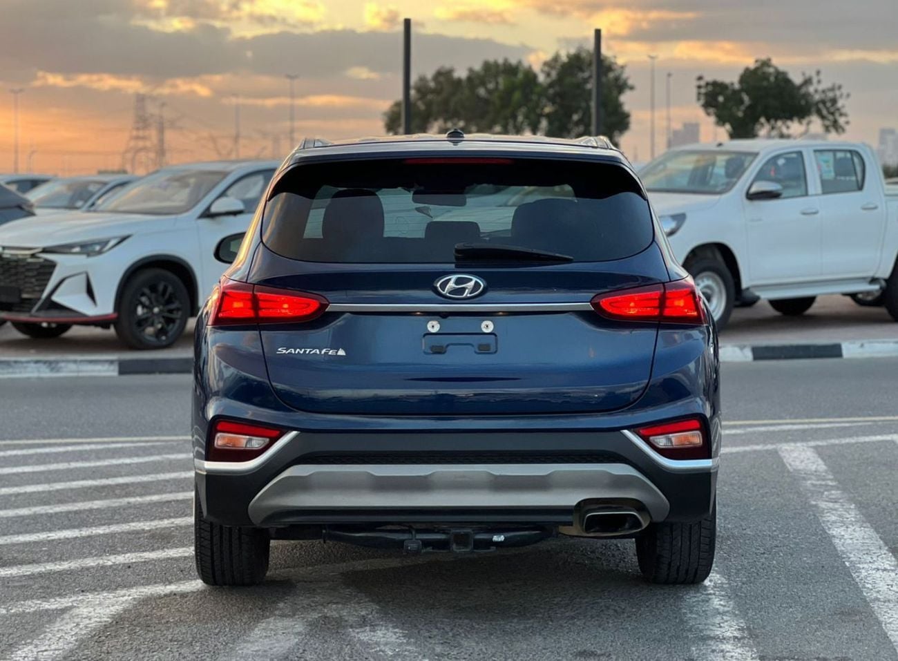 Hyundai Santa Fe STD (NON GCC) 2019 Hyndai Santafe Fe 2.4L V4 FWD - Rear Camera & Sensor