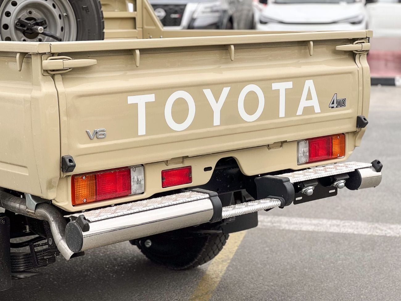 تويوتا لاند كروزر بيك آب EXPORT ONLY - LC79 DC STD 4.0L PETROL AT