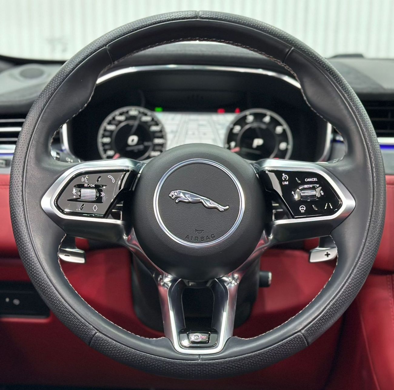 جاكوار F بيس 2022 Jaguar F-PACE SVR , Jaguar Warranty+Service Contract Till Nov 2027, Full Service History, GCC