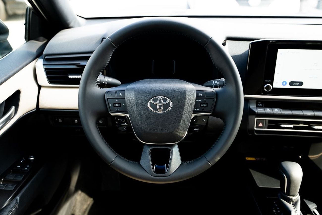 Toyota Camry LE Hybrid 2.5L 2025