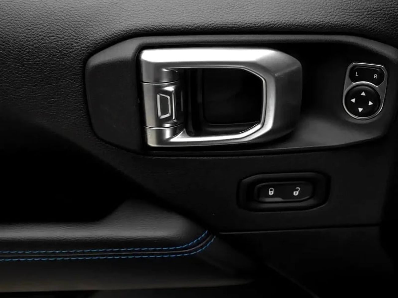 جيب رانجلر With Full Electric Roof