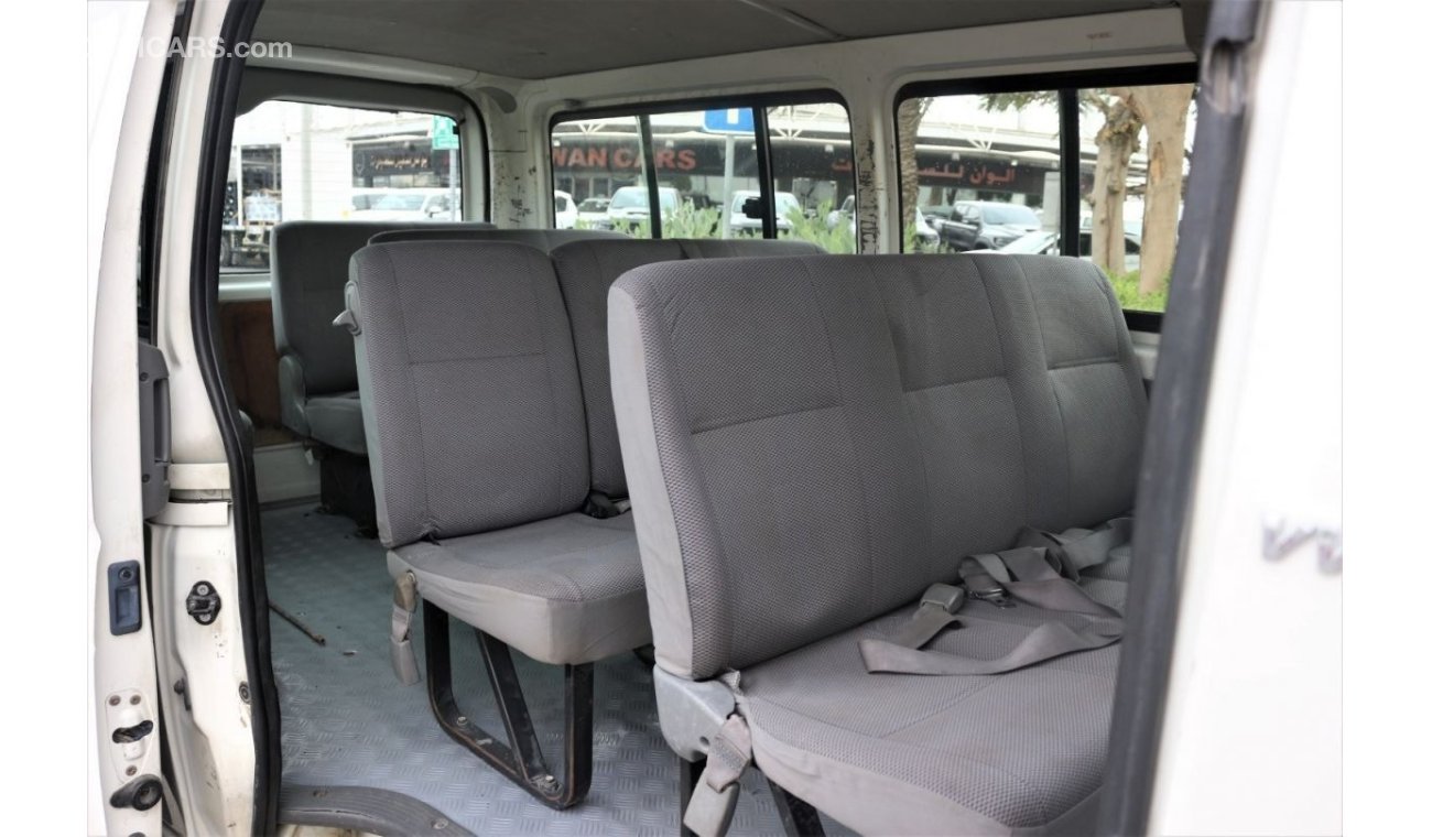 Toyota Hiace TOYOTA HIACE 14 PASSENGER 2009