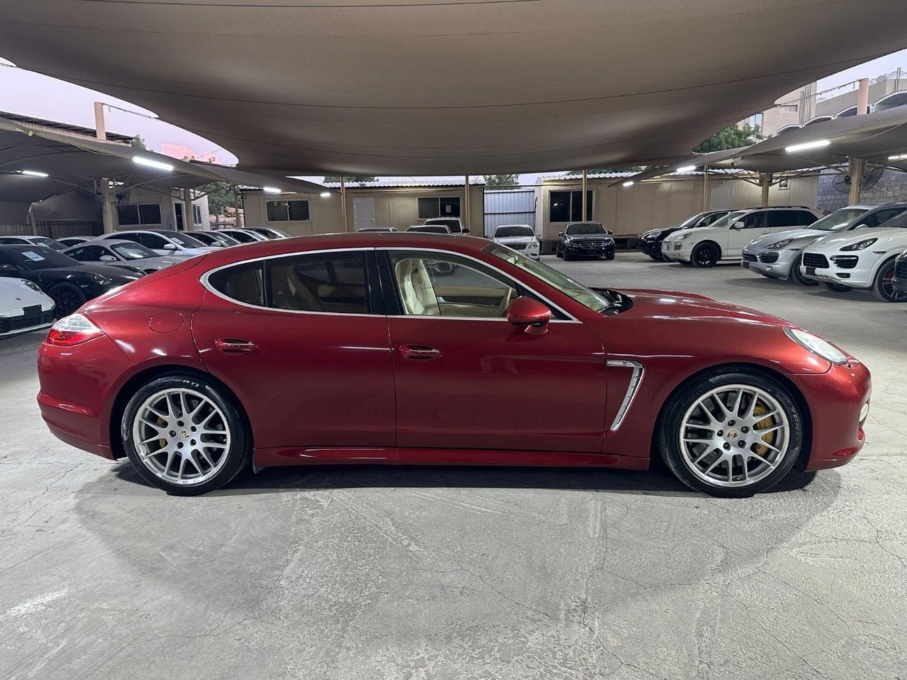 Porsche Panamera TURBO | CARBON CERAMIC BRAKES (PCCB) | SPORTS CHRONO PACKAGE | TWO-TONE LEATHER INTERIOR