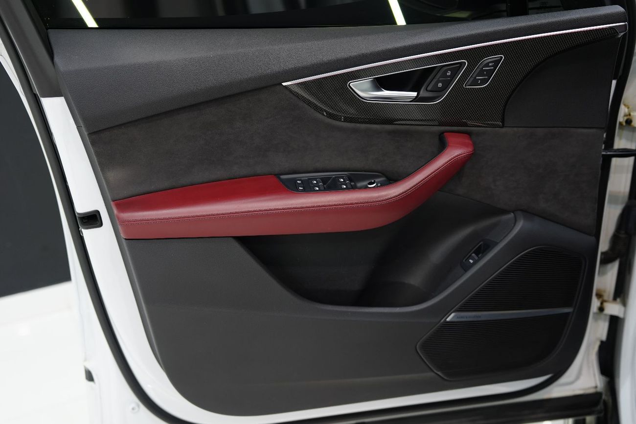 Audi SQ7 Carbon Fiber Interior, Bang & Olufsen Audio, Side Steps, Al Nabooda Full Service History!!