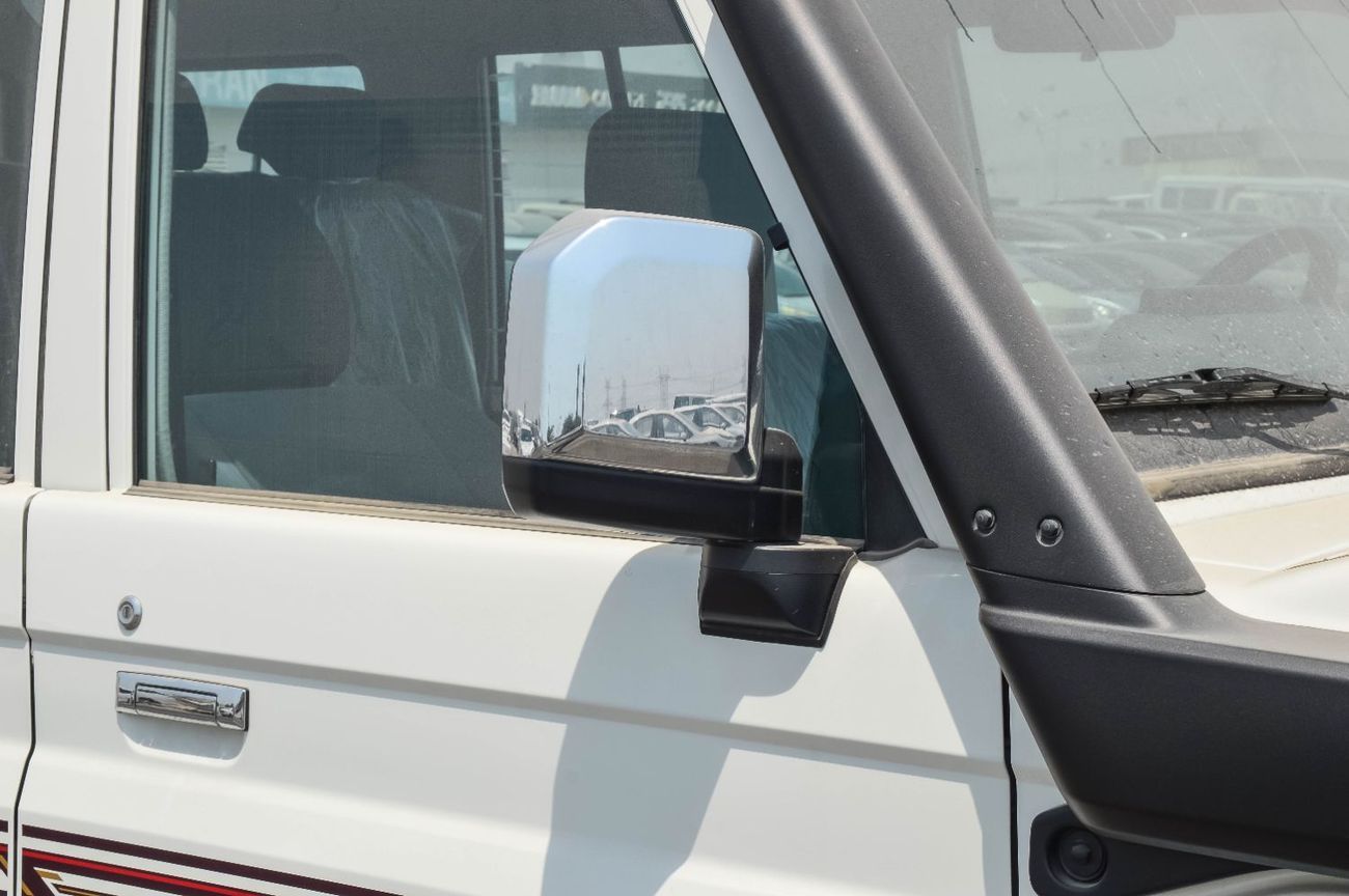 Toyota Land Cruiser 70 TOYOTA LAND CRUISER 76 4.0L 4WD MT 5DOOR SUV 2025