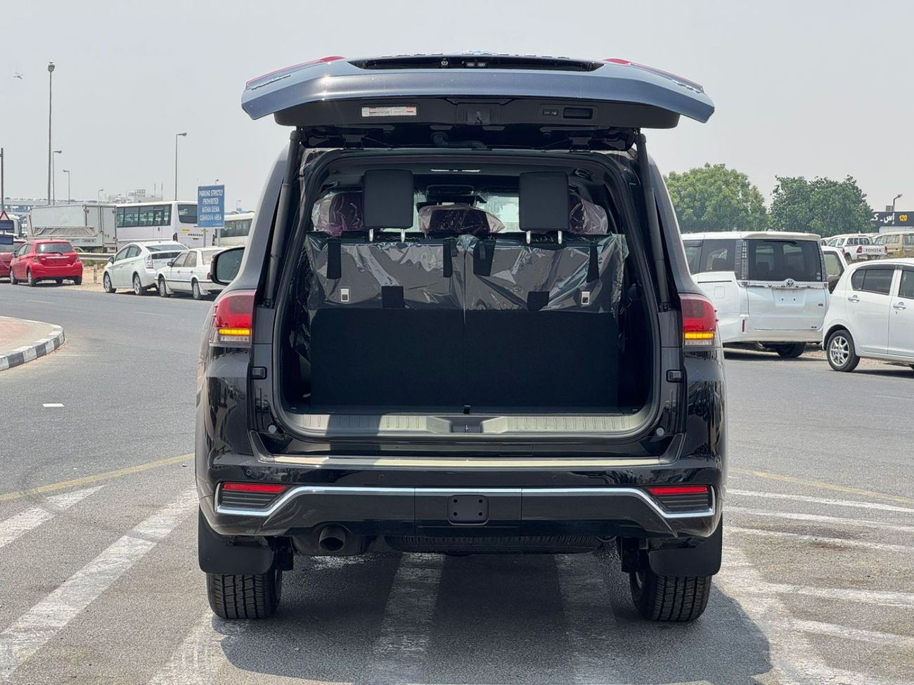 Toyota Land Cruiser 2025 Toyota Land Cruiser VX 3.5L TT, Black/Black, GCC Spec