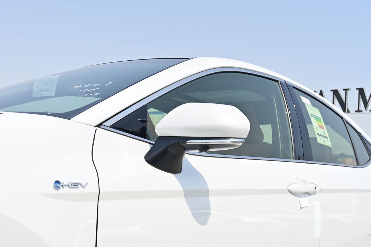 تويوتا كامري Toyota Camry Limited 2.5L Hybrid, Model 2025, Color White