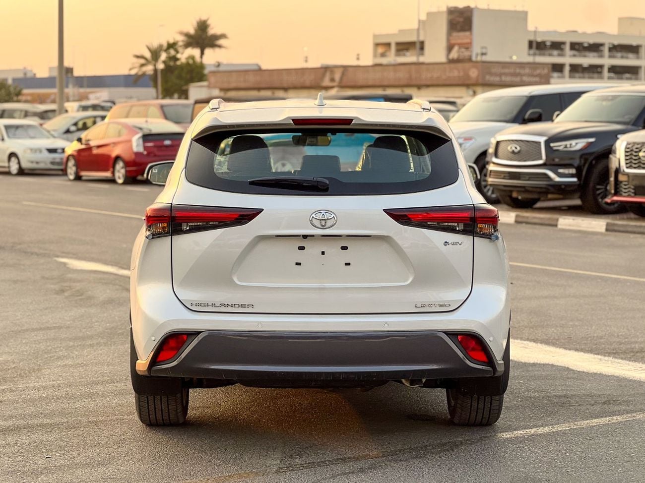 تويوتا هايلاندر LTD HEV 2.5L - EXPORT ONLY