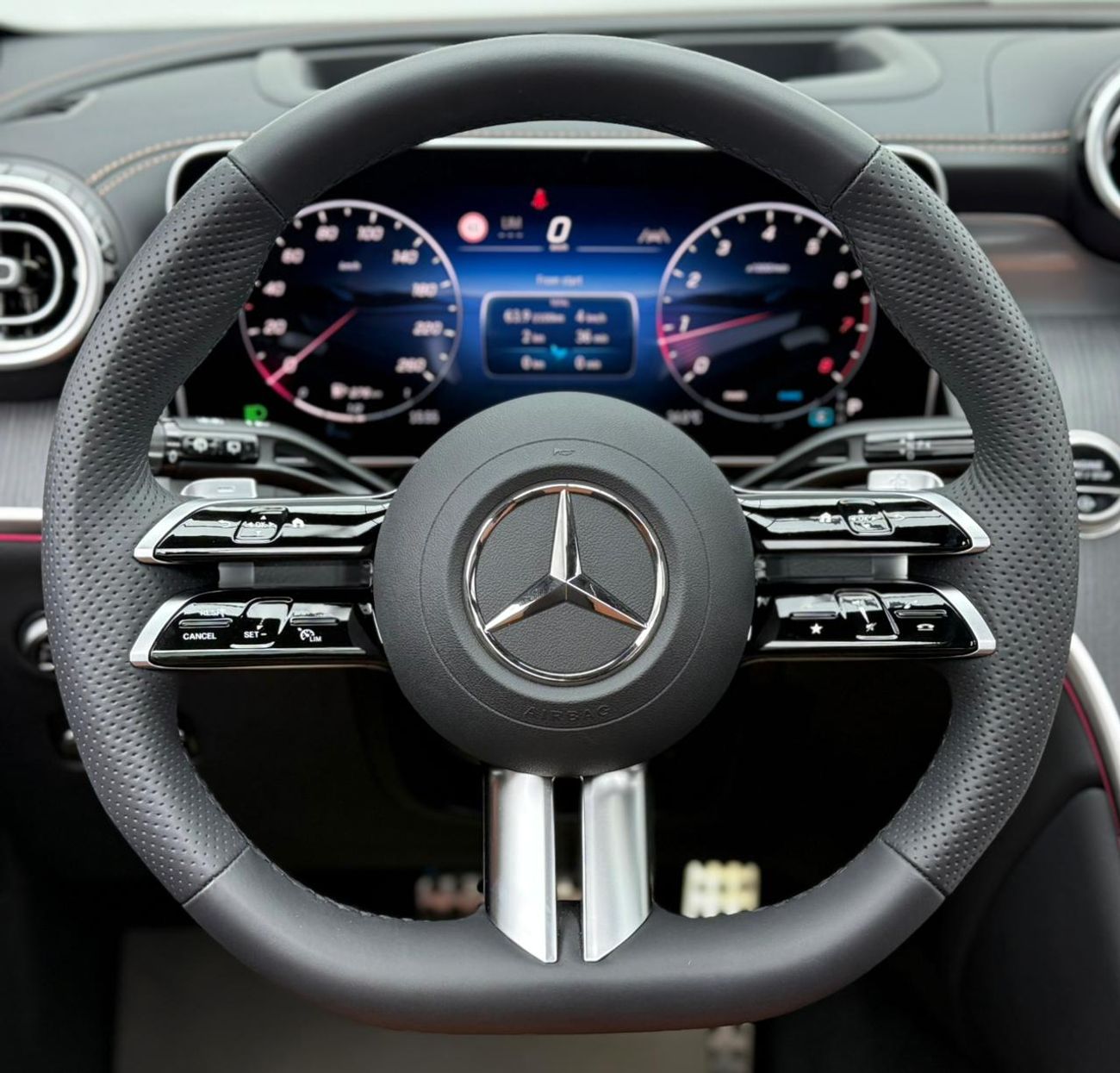 Mercedes-Benz GLC 200 4Matic 2025 Mercedes Benz GLC200 4MATIC, 2030 Mercedes Warranty, Low Km, Fully Loaded, GCC