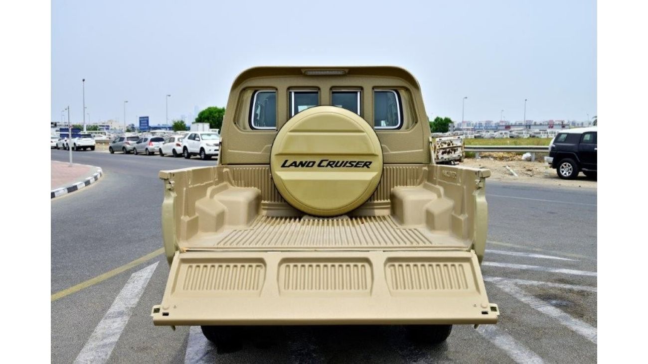 تويوتا لاند كروزر بيك آب Double Cab V8 4.5L Diesel MT with Front / Rear Diff Lock, Black Wheels, Winch