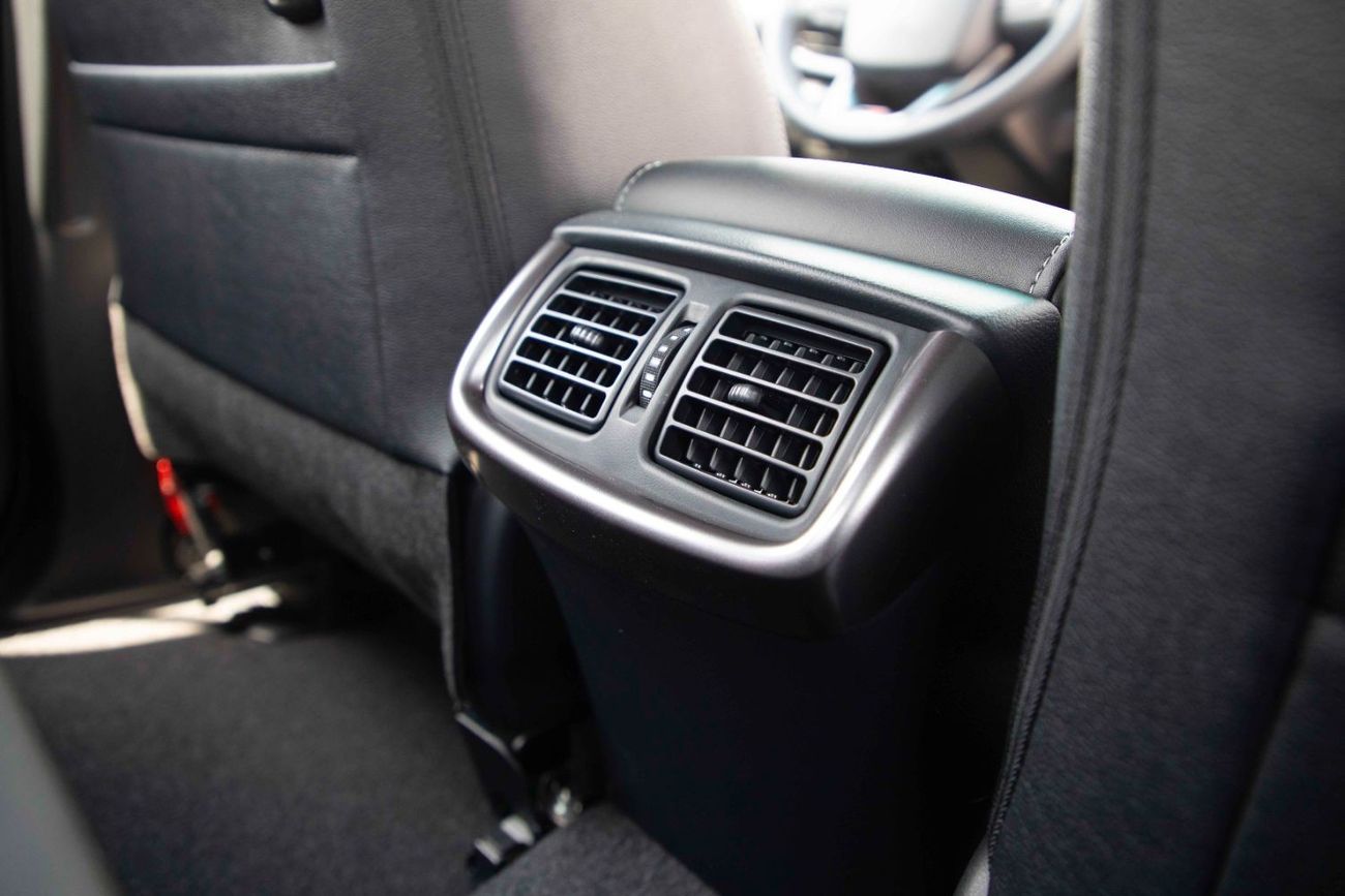 تويوتا هيلوكس تويوتا هايلكس 4.0 GR-Sport 2023 - أسود اتيتيود من الداخل أسود