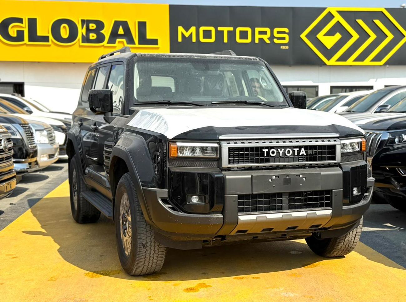 تويوتا برادو TOYOTA PRADO  2.4 L     V4  MODEL 2026  HP.    264 INTERIOR BAGE  COLLAR black