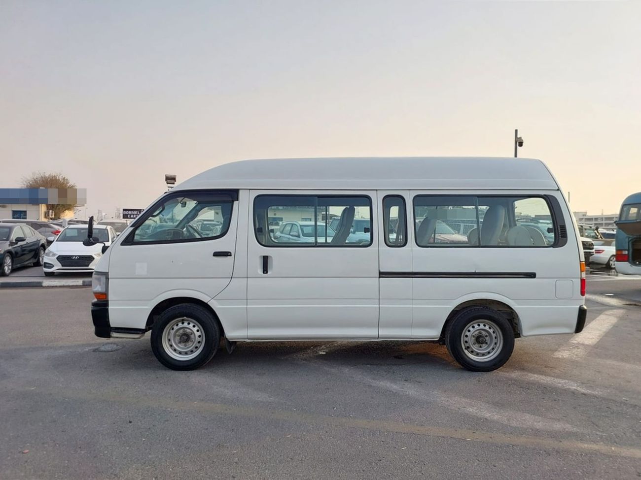 Toyota Hiace TOYOTA HIACE COMMUTER VAN RHD 2002 MODEL 3.0 L DIESEL AUTOMATIC(PM10827)