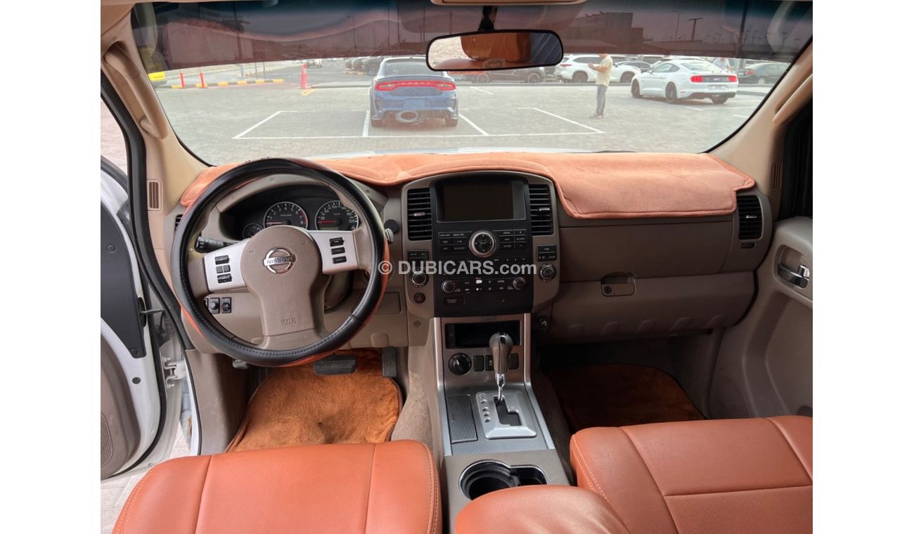 Nissan Pathfinder SE