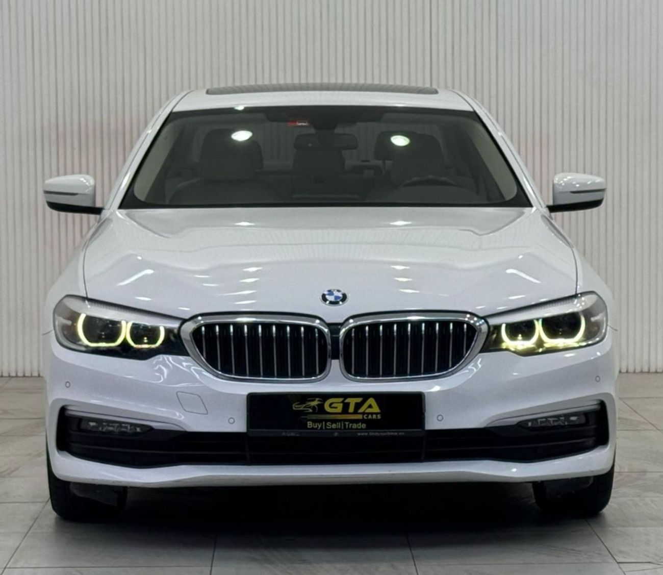 بي أم دبليو 520i Std 2.0L 2020 BMW 520i Executive, 2025 BMW Warranty + Service Pack, Excellent Condition, GCC