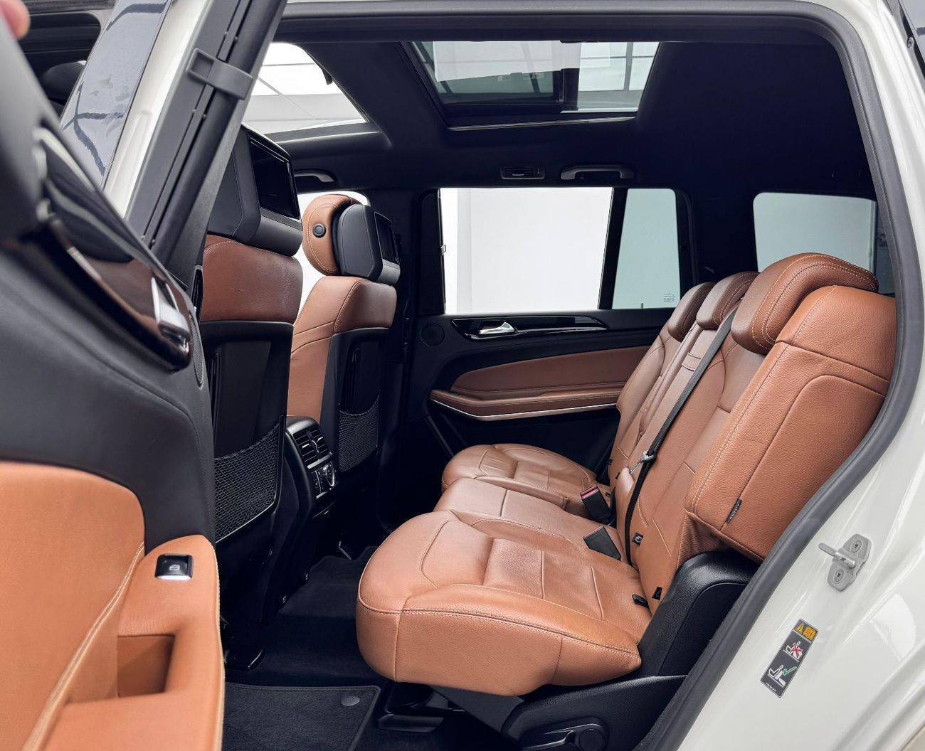 مرسيدس بنز GLS 500 Std 4.7L 2018 Mercedes Benz GLS500 4MATIC, Warranty, Full Service History, 7 Seater, GCC