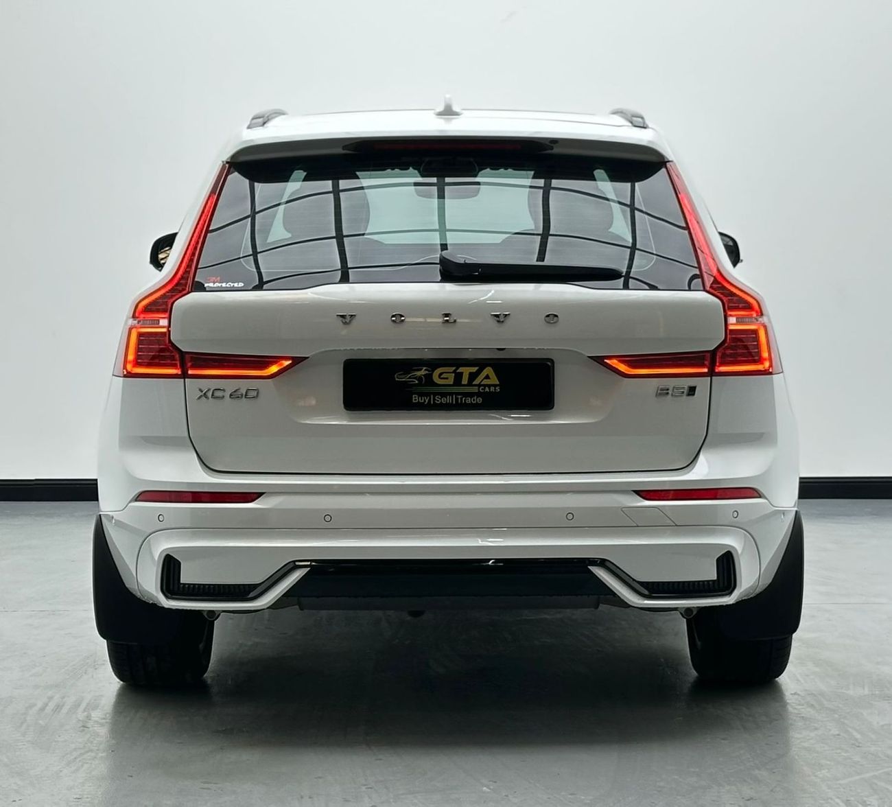 Volvo XC60 2023 Volvo XC60 B5 Ultimate Dark, 2027 Volvo Warranty, Volvo Service History, GCC