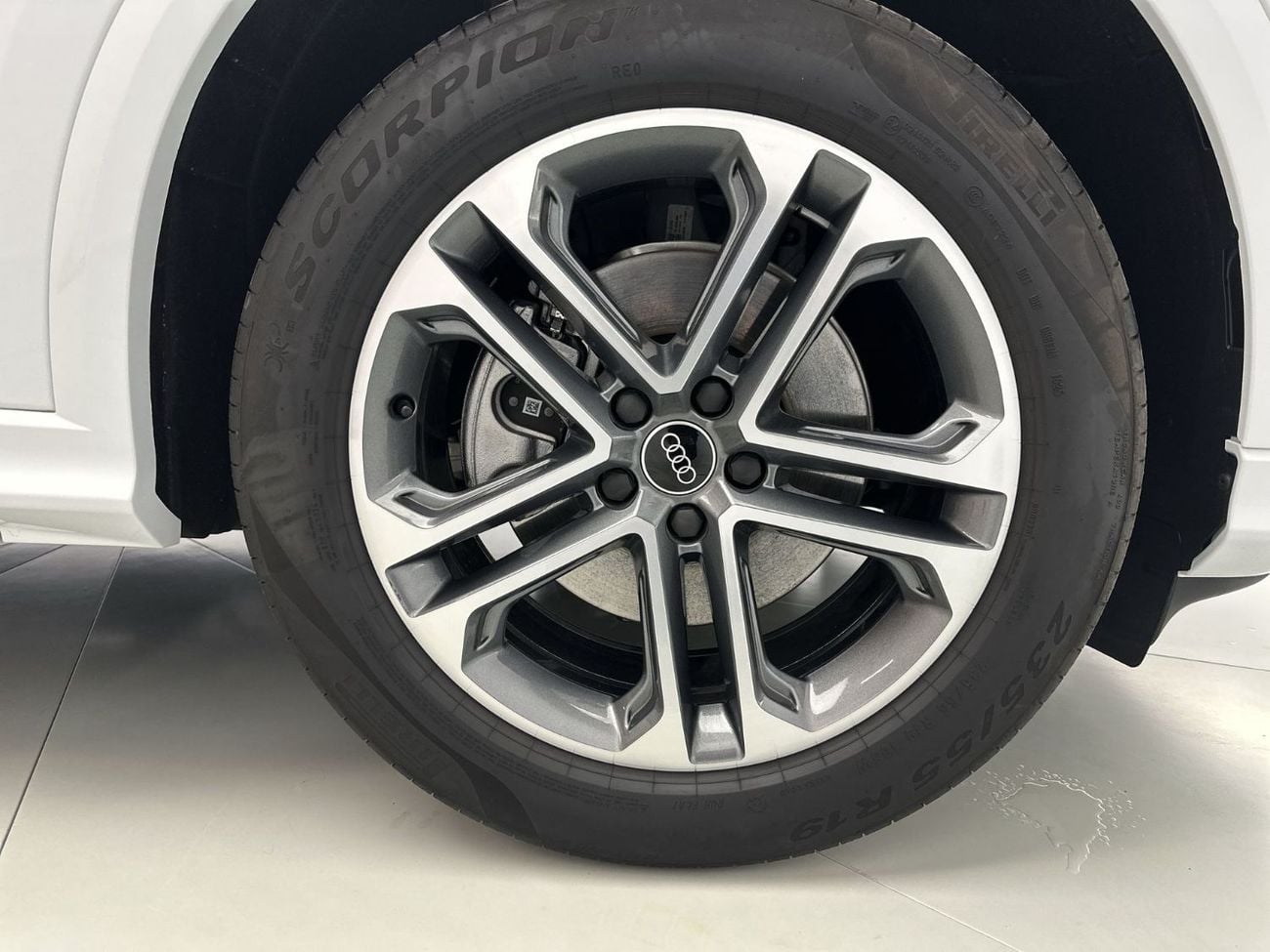 أودي Q5 45 TFSI Quattro 2.0L Q5 SUV TFSI quattro 204hp (Ref# 45595)