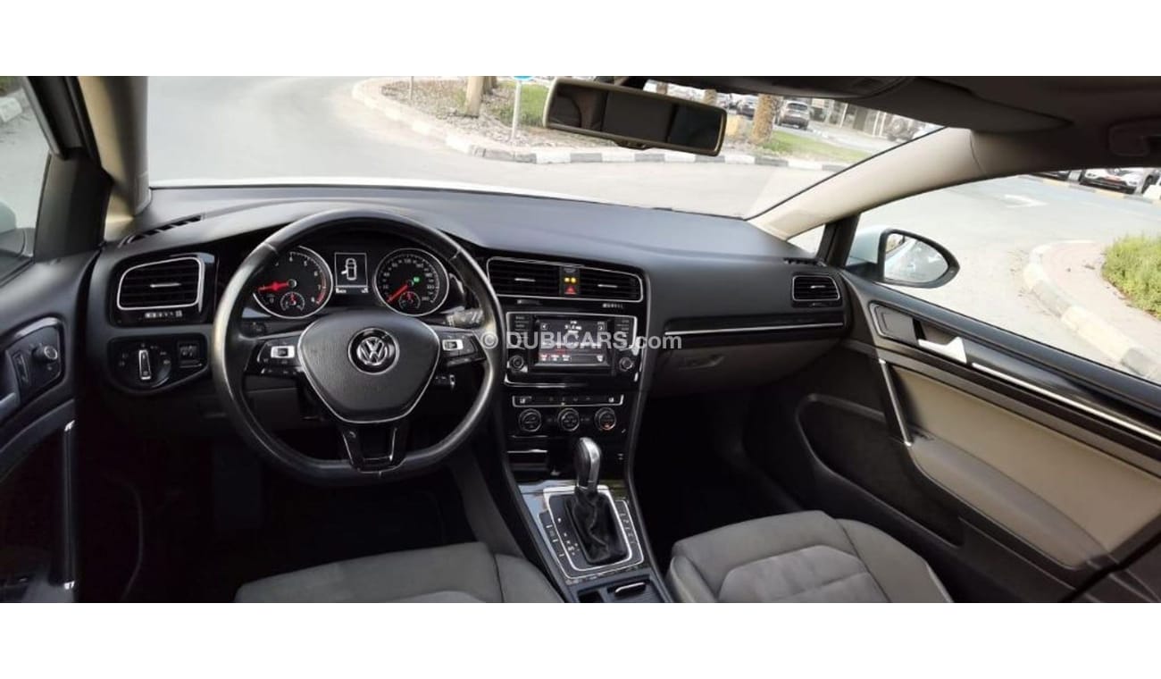 Volkswagen Golf TSI - WARRANTY - GCC SPECS - FULL SERVICE HISTORY -