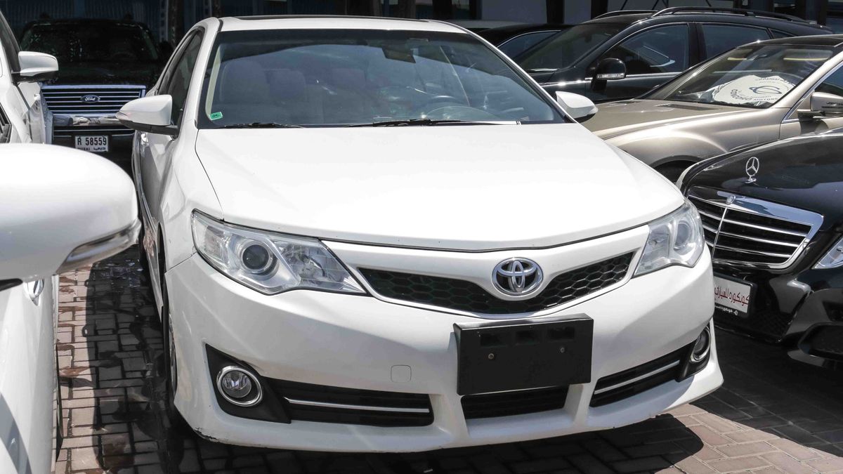 Toyota Camry GLX for sale: AED 37,000. White, 2012