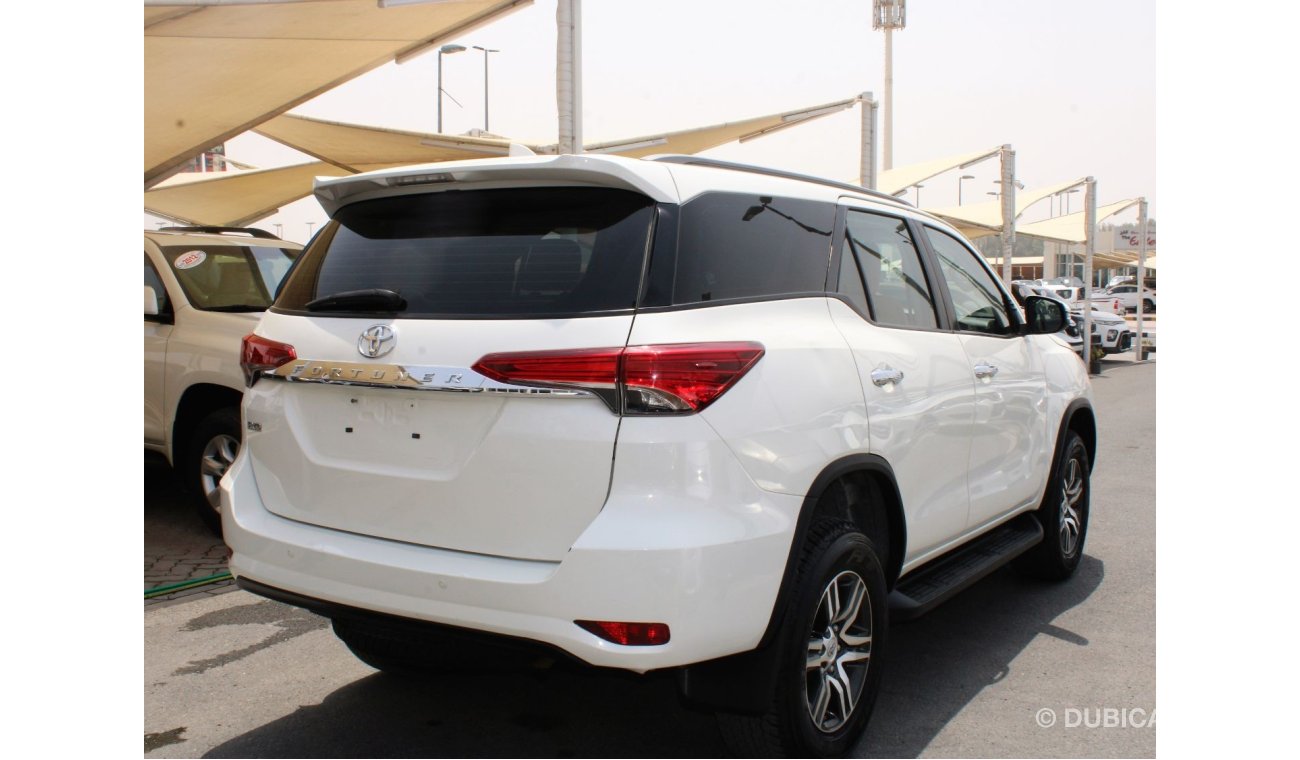 Toyota Fortuner GCC - 3 KEYS - ORIGINAL PAINT - ACCIDENTS FREE - CAR IS IN PERFECT CONDITION INSIDE OUT