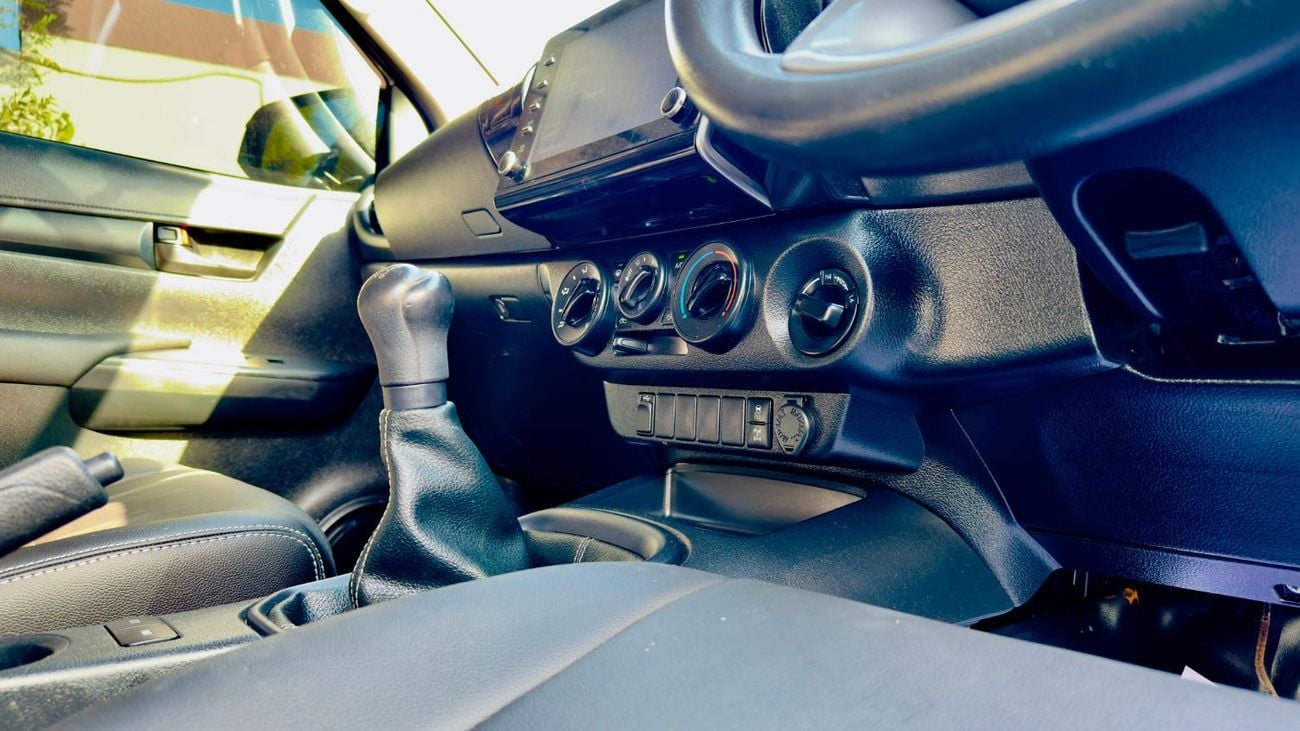 Toyota Hilux SINGLE CABIN | BULL BAR | MANUAL TRANSMISSION | 2.8L DIESEL ENGINE | 2022