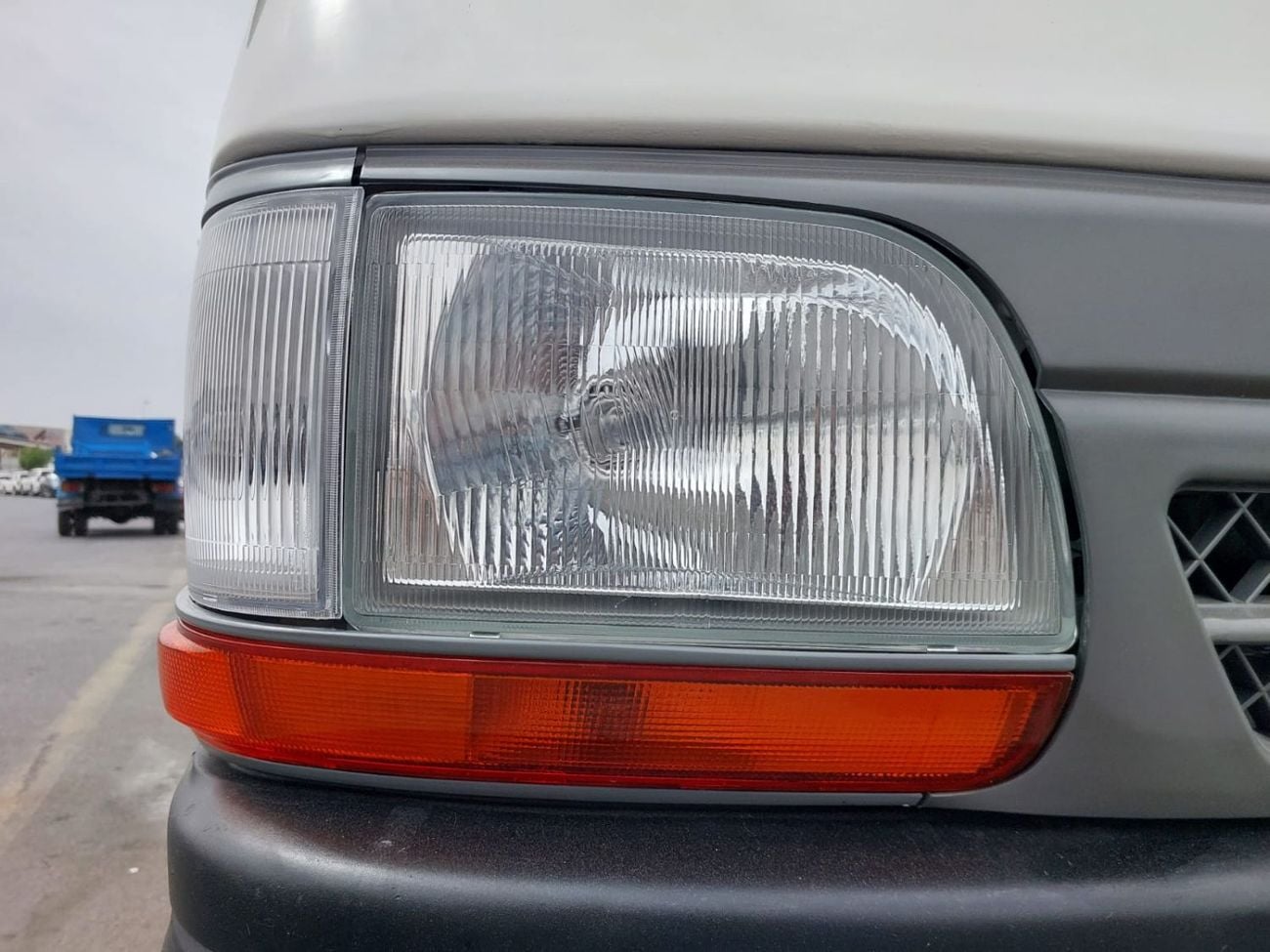 تويوتا هاياس TOYOTA HIACE VAN RHD 2000 MODEL 2.4 L PETROL MANUAL(PM02940)