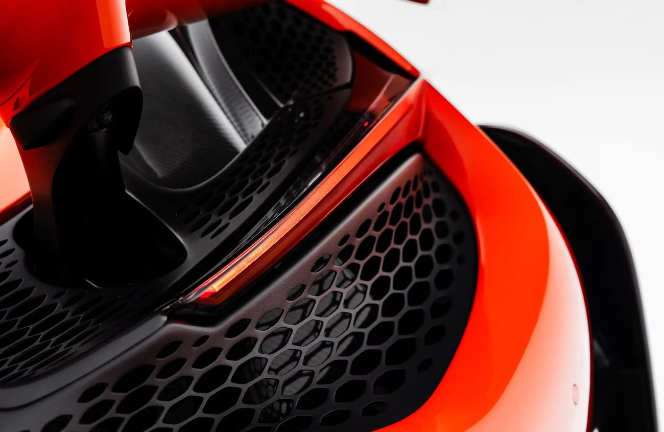 مكلارين 765LT 4.0L twin-turbocharged 8 Cylinder Engine