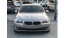 بي أم دبليو 530i موديل 2012 خليجي فل مواصفات كراسي جلد ومثبت سرعه وتحكم كهربي كامل ونظام صوت ممتاز وكاميرا خلفيه ومدخ