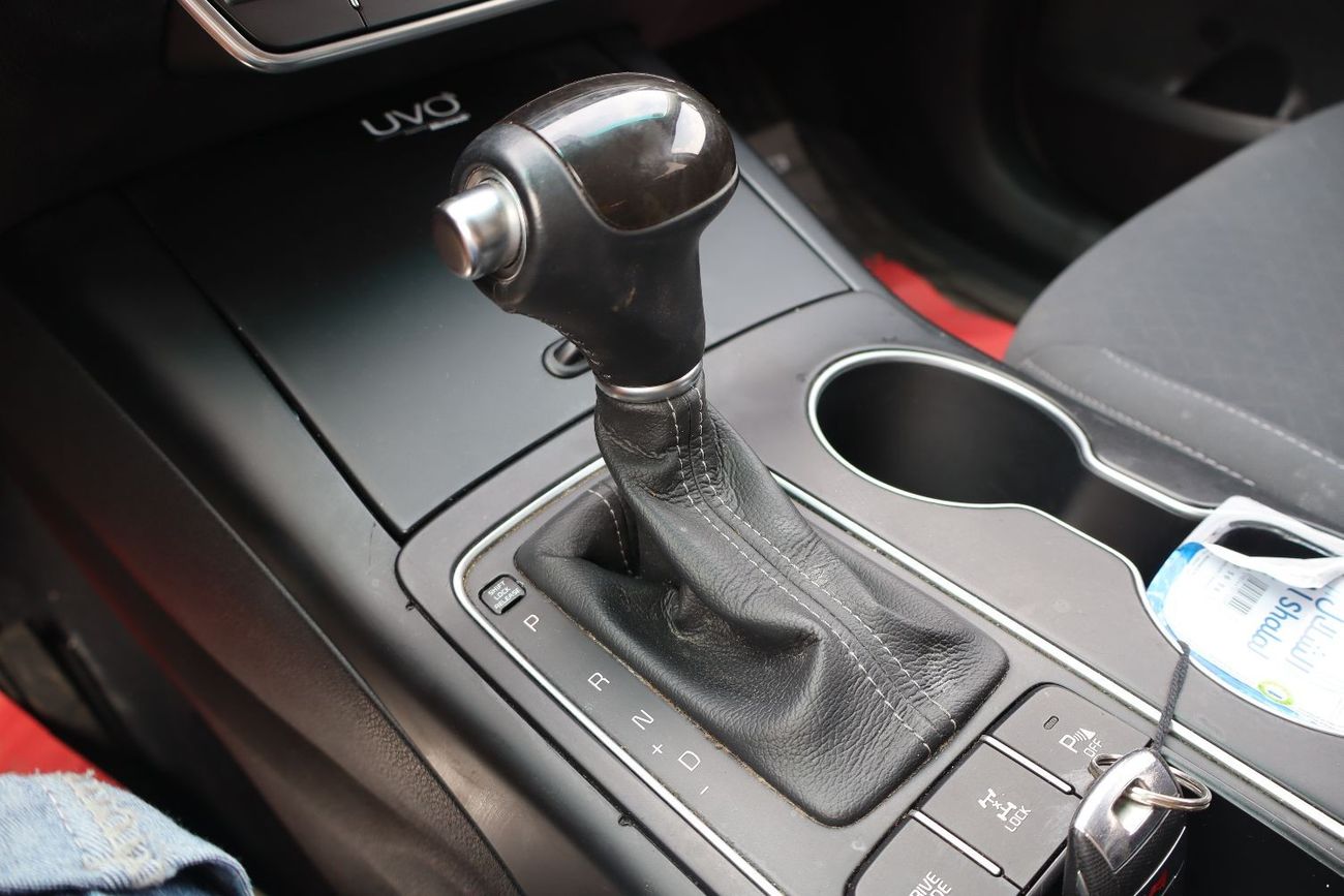 Kia Sorento Base 3.3L FWD CANADIAN SPECS V6