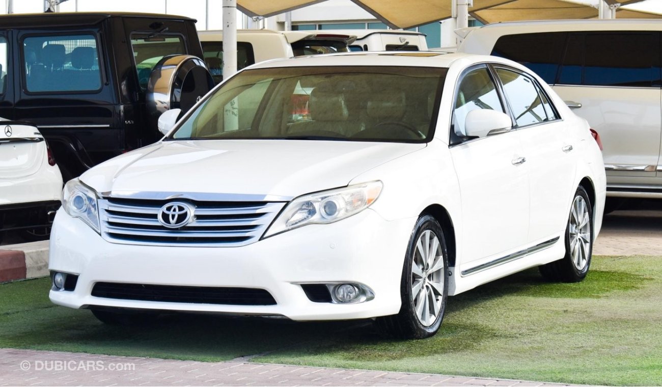 Used Toyota Avalon Limited 2011 for sale in Sharjah 569566