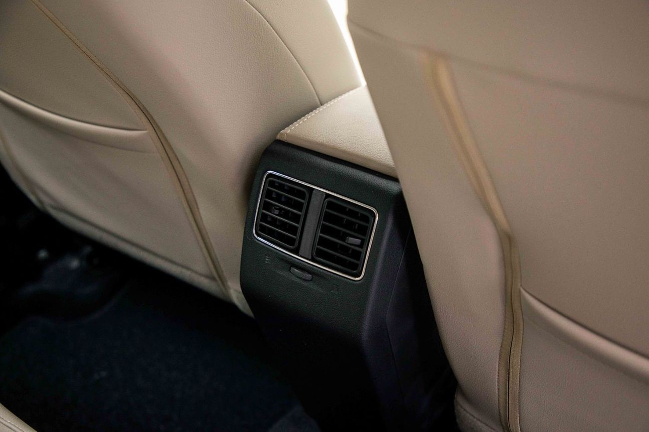 Renault Duster SE 1.6L - Grey Inside Black | Export Only