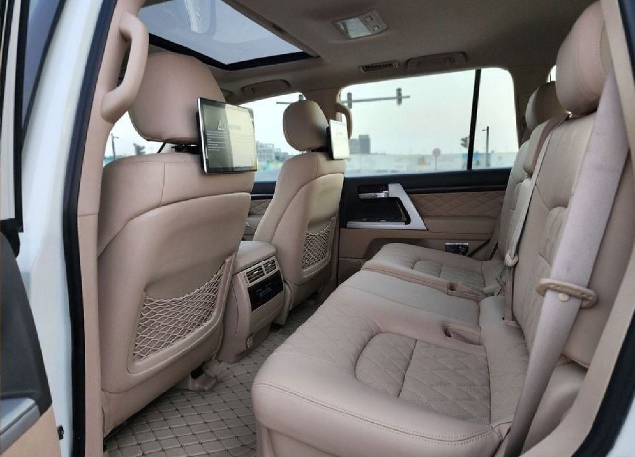 تويوتا لاند كروزر 2015 VXR V8 Facelift 2024 Ship Full Option Top Of The Range Car is very clean Title