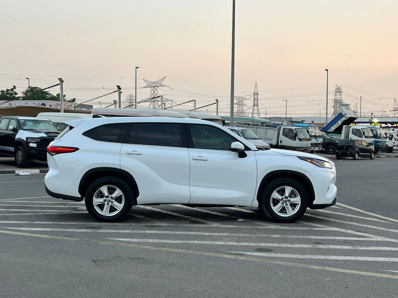 Toyota Highlander 2023 Toyota Highlander LE+  - 2.4L V4 Turbo FWD -  Rear Camera - Leather seat - 7 Seats