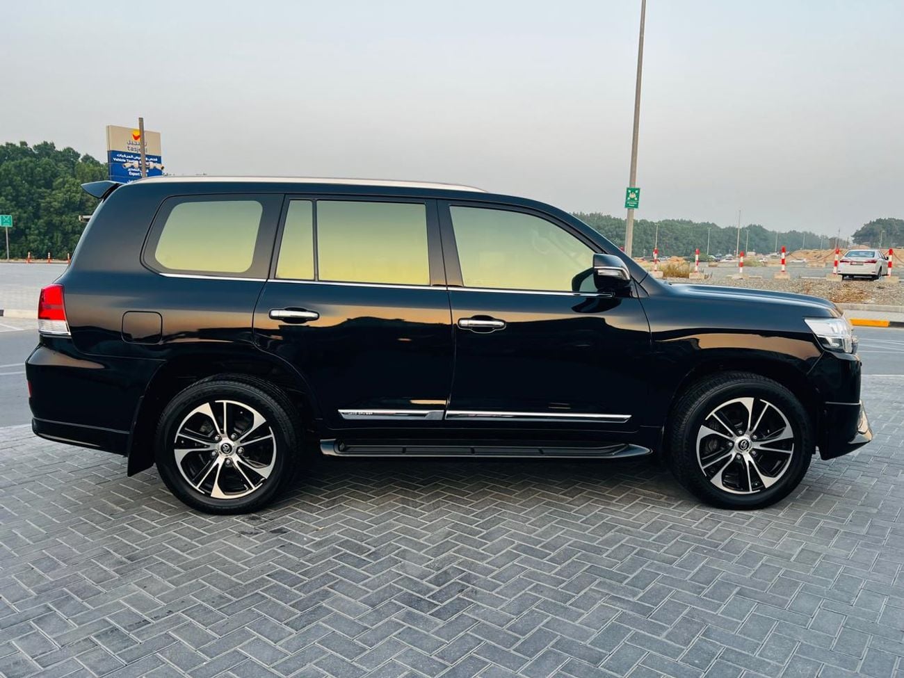 Toyota Land Cruiser VXR 5.7
