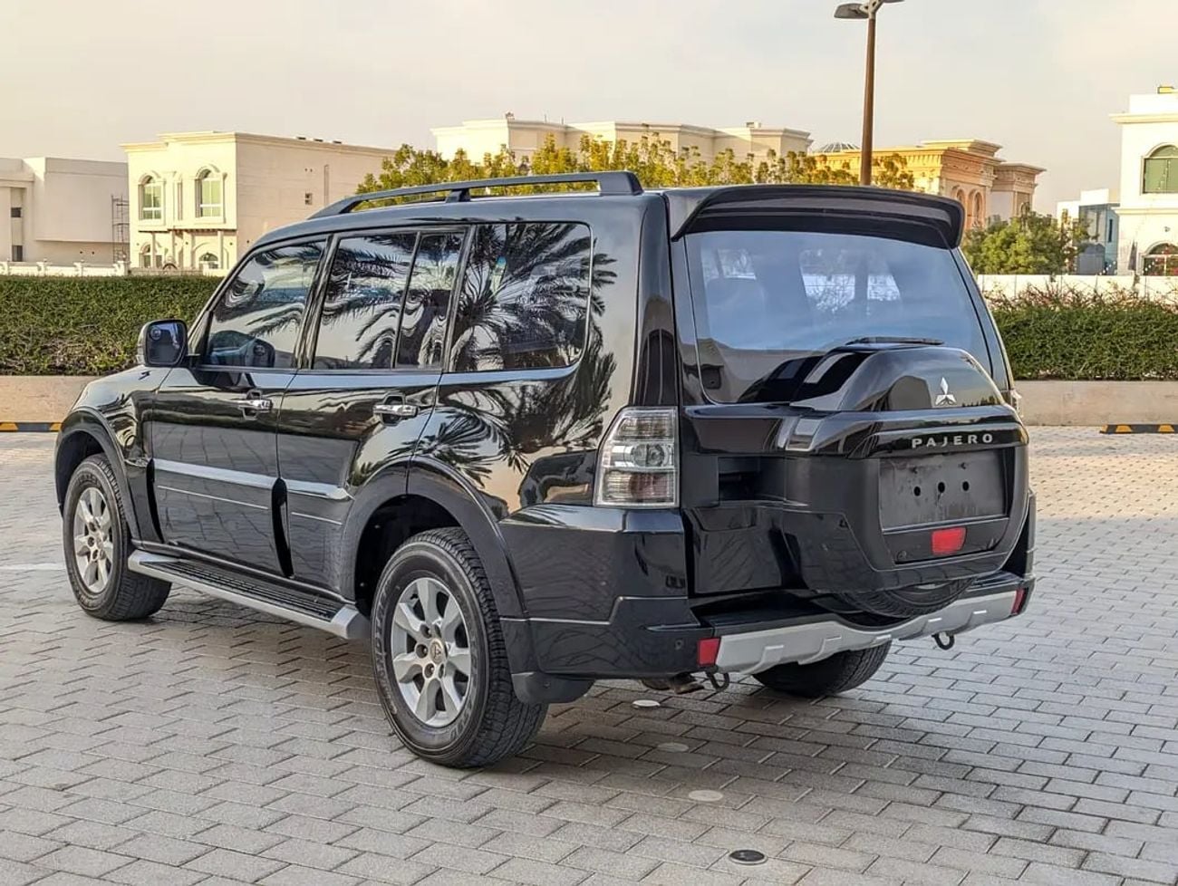 Mitsubishi Pajero GLS TOP FULL OPTION GCC V6 3.5L IN EXCELLENT CONDITION