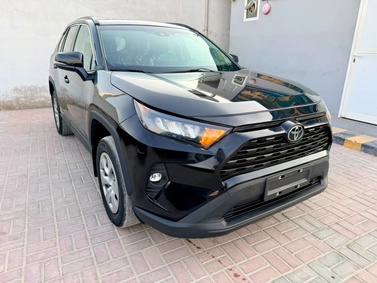 Toyota RAV4 2020 Toyota RAV4 LE 4x4 / AWD – Black   Mileage: 80,049  Engine: 2.5L 4-Cylinder Gasoline Horsepower