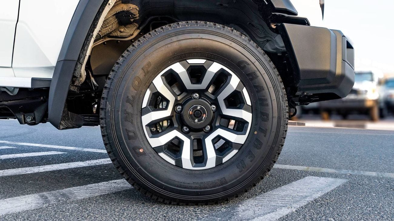 تويوتا لاند كروزر 70 LX 2.8L  2025 Toyota Land Cruiser 76 2.8L AT Diesel Full Option (White)