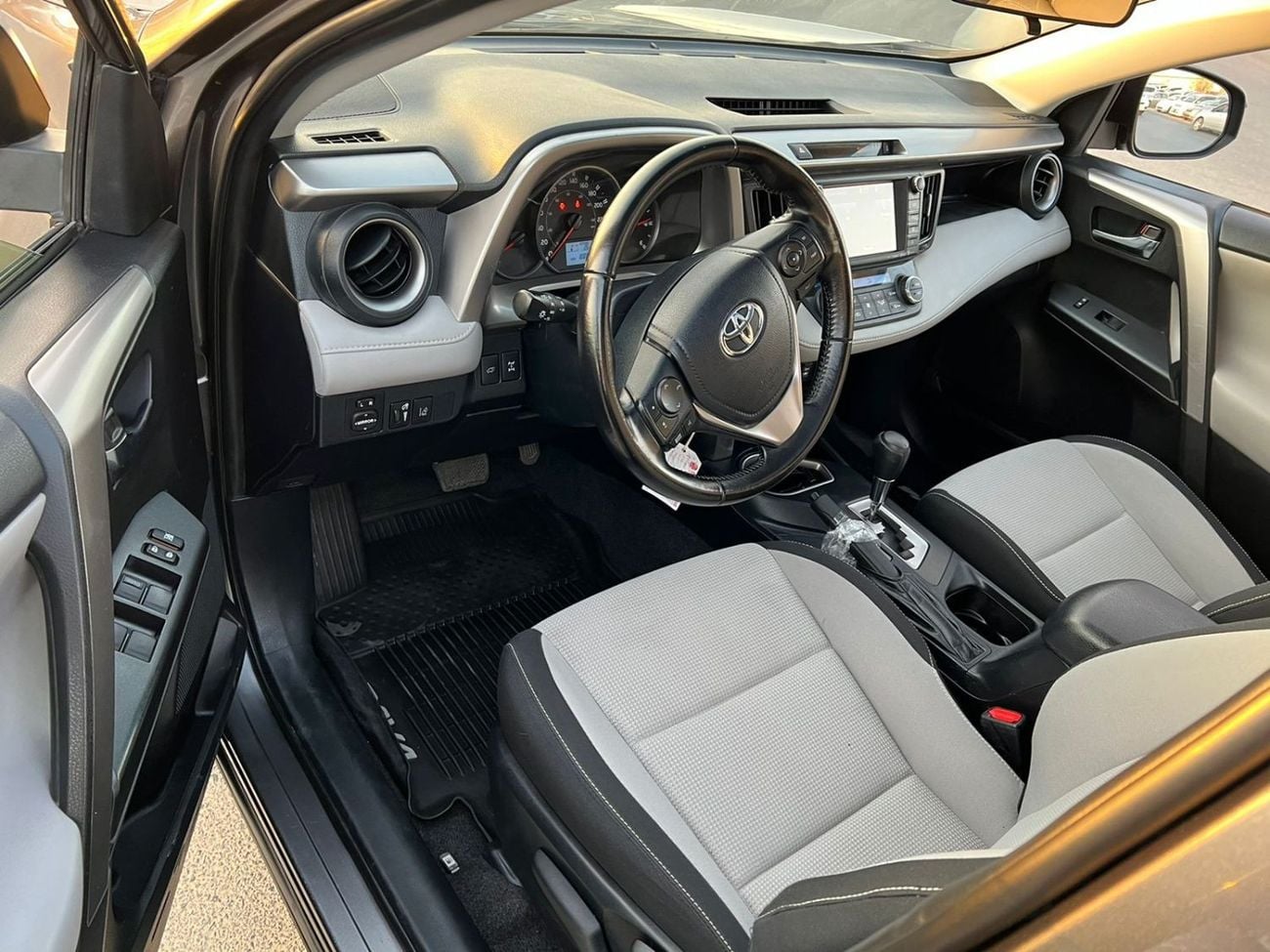 Toyota RAV4 2017 TOYOTA RAV4 XLE / AWD / MID OPTION