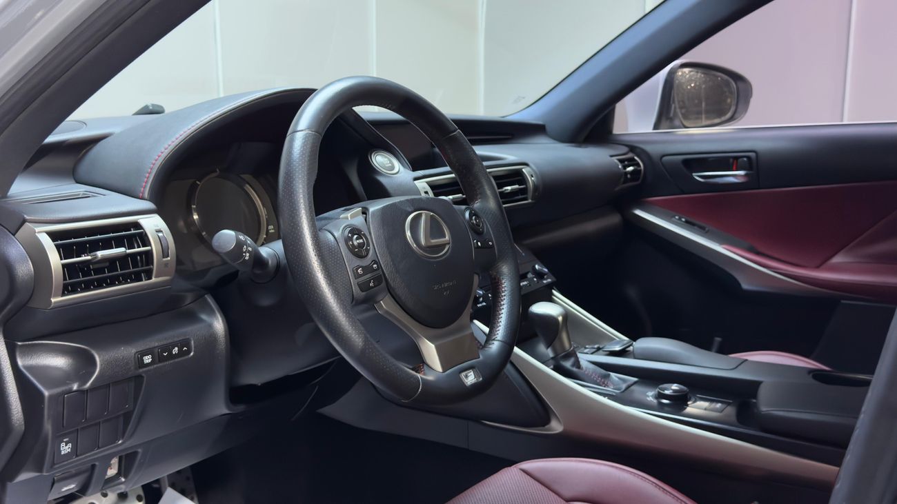 لكزس IS 250 F sport