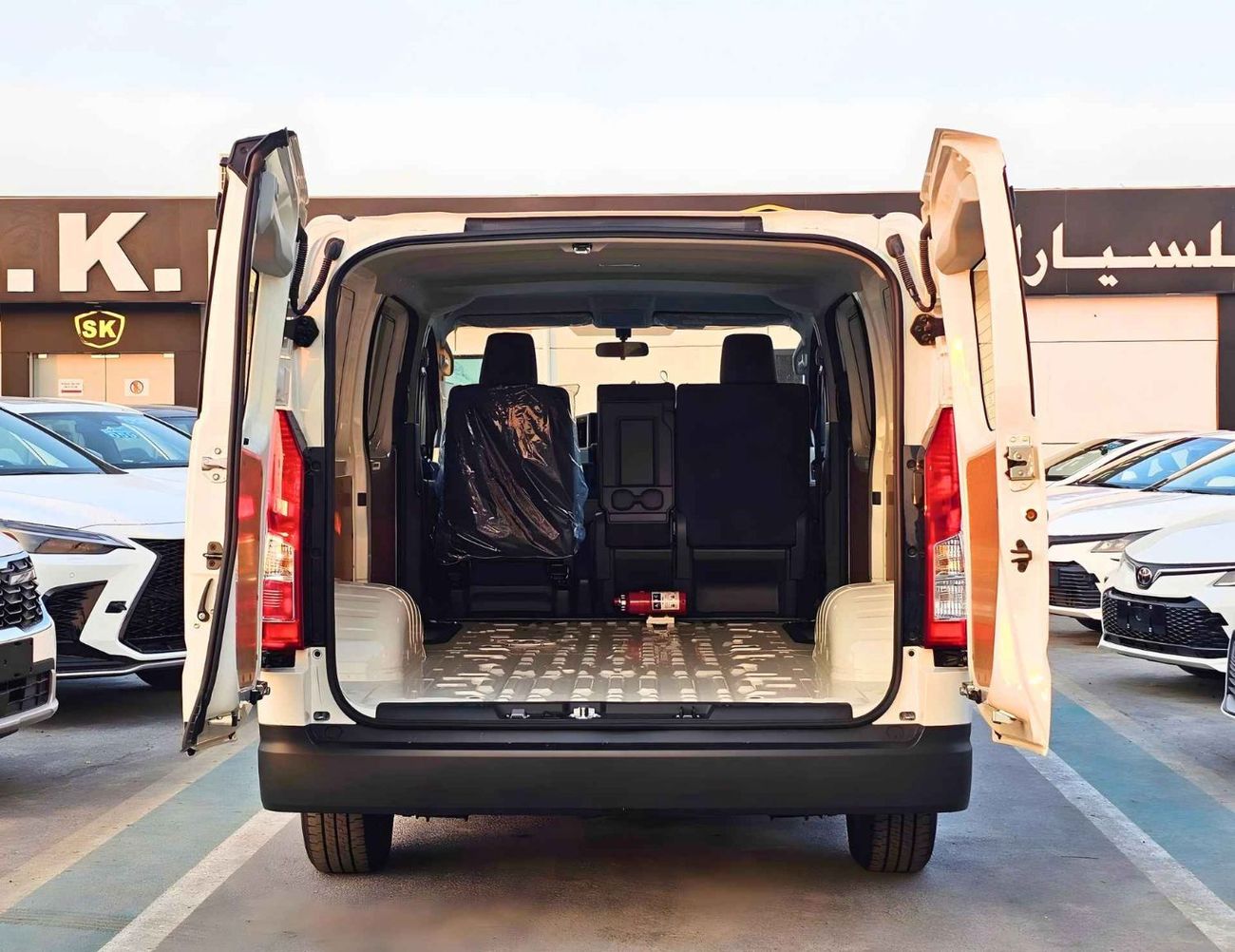 تويوتا هاياس CARGO MID ROOF/3.5L PETROL V6 A/T/ REAR CAMERA (CODE # HCPMB2)