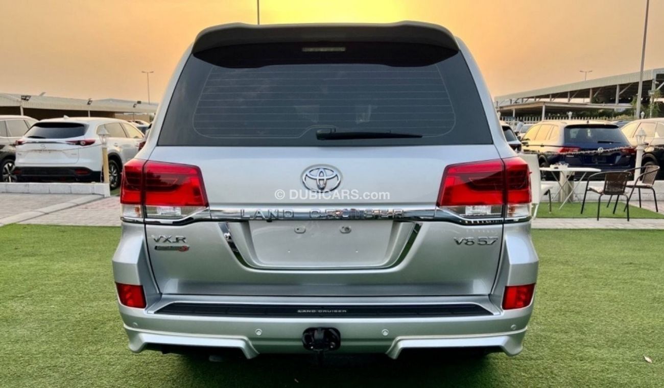 Toyota Land Cruiser VXR car has a one year mechanical warranty included** and bank financ