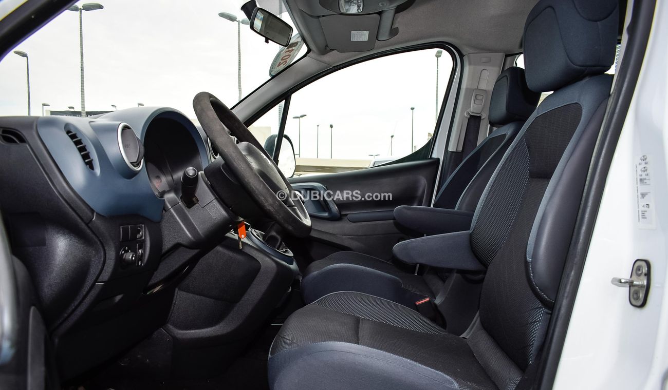 بيجو بارتنر تيبي برتنر ابيض ديزل 2010  بحالة ممتازة