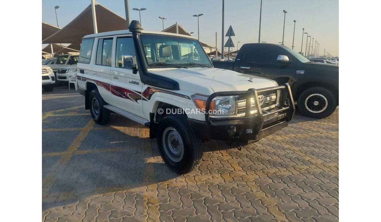 تويوتا لاند كروزر 70 76 4.2 HARD TOP DIESEL 10 SEATER MT
